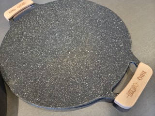 麥飯石圓形白色燒烤盤34CM（買白烤盤+送黑烤盤）